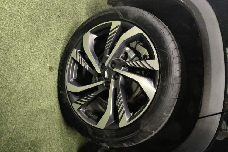 Used Geely Auto Monjaro L 2024 2.0TD High-Power Automatic Two-Wheel Drive Skyline Edition Right Rear Wheel Hub