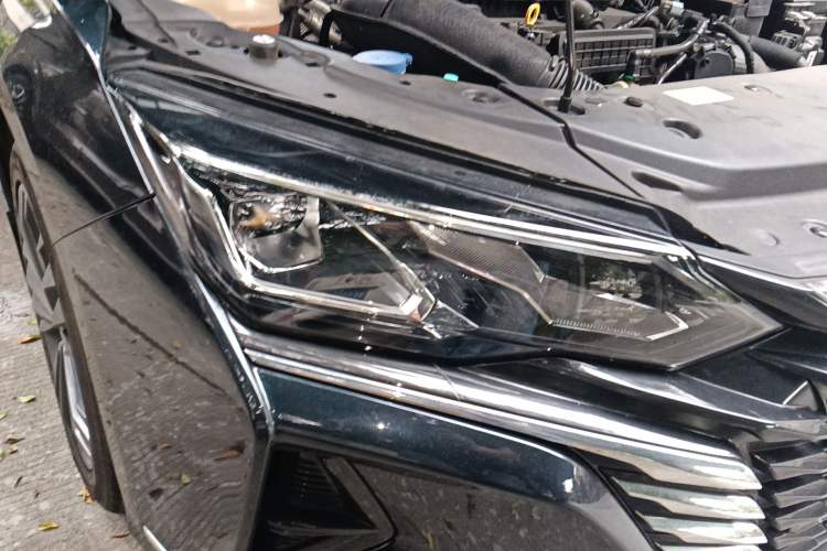 Used Dongfeng Aeolus Yixuan MAX 2021 1.5T Ultra-Stylish Trendsetter Edition Right Front Headlight