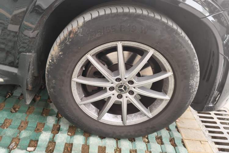 Used Mercedes-Benz GLE 2021 GLE 350 4MATIC Stylish Model Right Front Wheel Hub