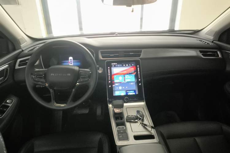 Used Roewe RX5 2023 PLUS 330TGI Automatic Trendsetting Smart Edition Center Console