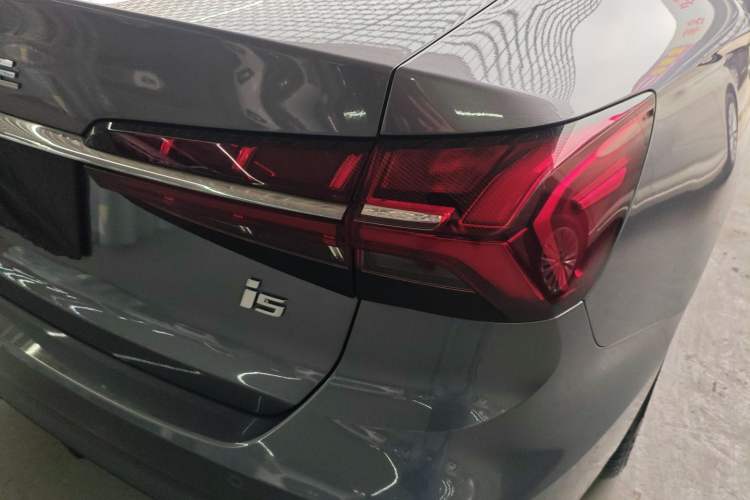 Used Roewe i5 2021 1.5L CVT Diamond Edition