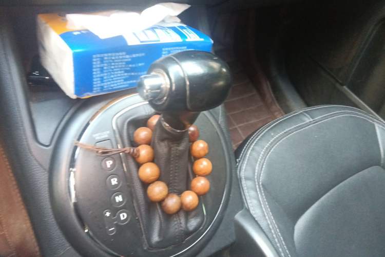 Used Kia Sportage R 2011 2.0L Automatic Two-Wheel Drive GL Gear Lever