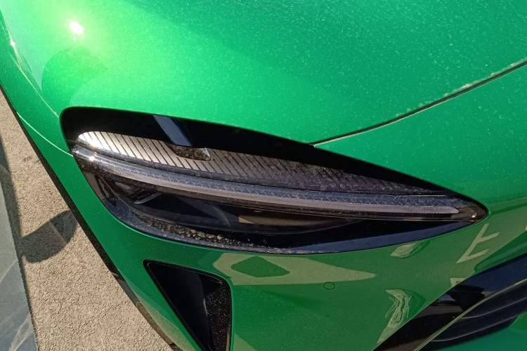 Used Xiaomi Auto YU7 2025 Ultra-Long Range High-Performance All-Wheel-Drive Max Edition Right Front Headlight