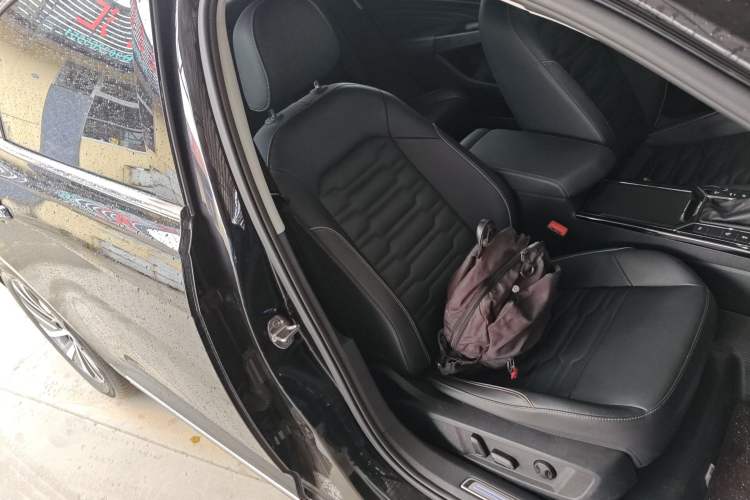 Used Volkswagen Passat New Energy 2019 430 PHEV Hybrid Elite Edition Right Front Seat