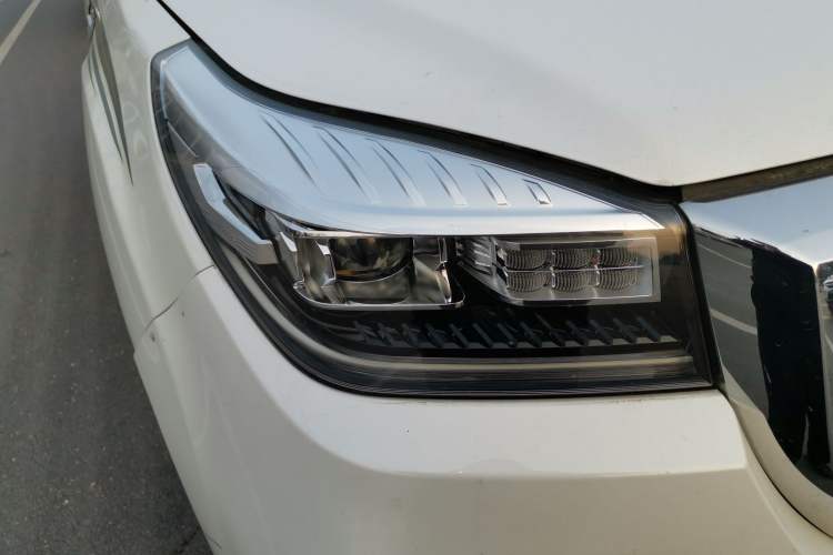 Used Haval H9 2020 2.0T Gasoline 4WD Premium Edition 5 Seats Right Front Headlight