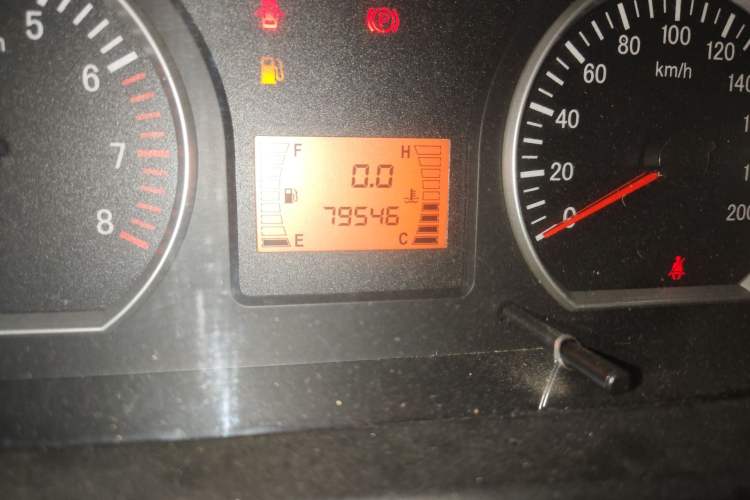 Used FORTHING Lingzhi 2013 M3 1.6L 7-seat Standard Model Odometer Close Up