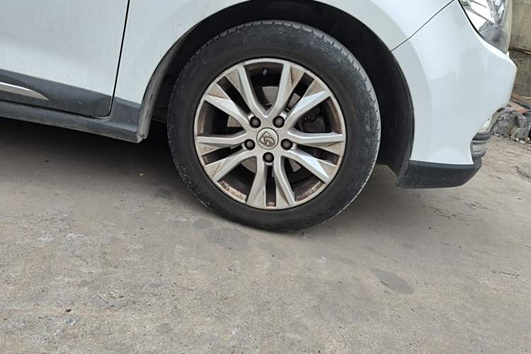 Used Baojun 730 2016 1.5T Manual Comfort Version 7 Seats Right Front Wheel Hub