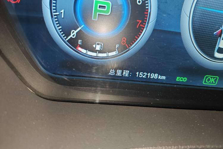 Used BYD Qin New Energy 2015 1.5T Dual-Crown Flagship Plus Edition Odometer Close Up