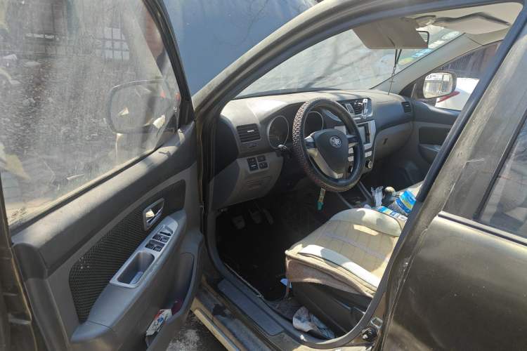 Used FAW Senya S80 2013 1.5L Manual 5-Seat Urban Fashion Edition
