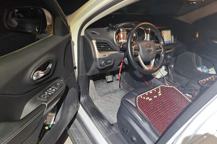 Used Jeep Cherokee 2017 2.0L Superior Edition