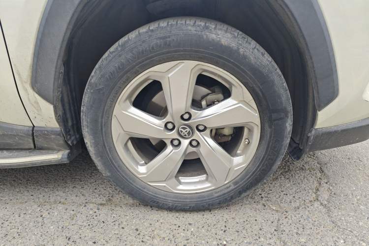 Used Toyota RAV4 2020 2.0L CVT Two-Wheel Drive Fashion Edition Right Front Wheel Hub