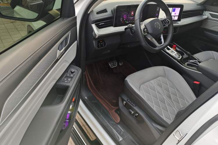 Used Volkswagen Tavendor 2023 380TSI Four-Wheel Drive R-Line Cruise Edition