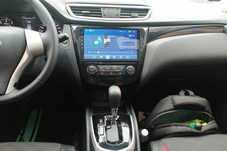 Used Nissan Qashqai 2016 2.0L CVT Luxury Edition Audio And AC Panel