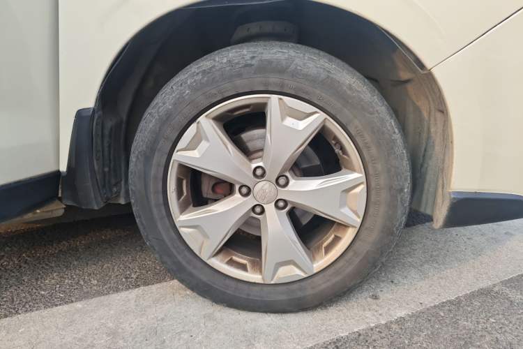 Used Subaru Forester 2013 2.5i Automatic Elite Navigation Edition Right Front Wheel Hub