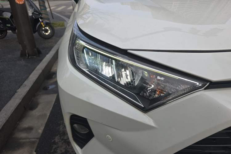 Used Toyota RAV4 2020 Dual-Engine 2.5L E-CVT Two-Wheel Drive Elite Edition