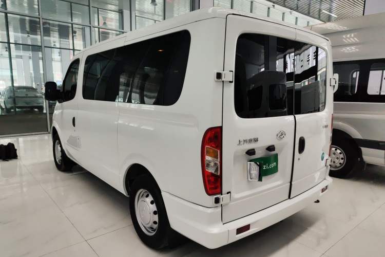 Used SAIC MAXUS Xintu V80 2023 2.0T Manual Classic Aoyuntong Short Wheelbase Ultra-Low Roof 5/6-Seater Rear Left 45 Deg