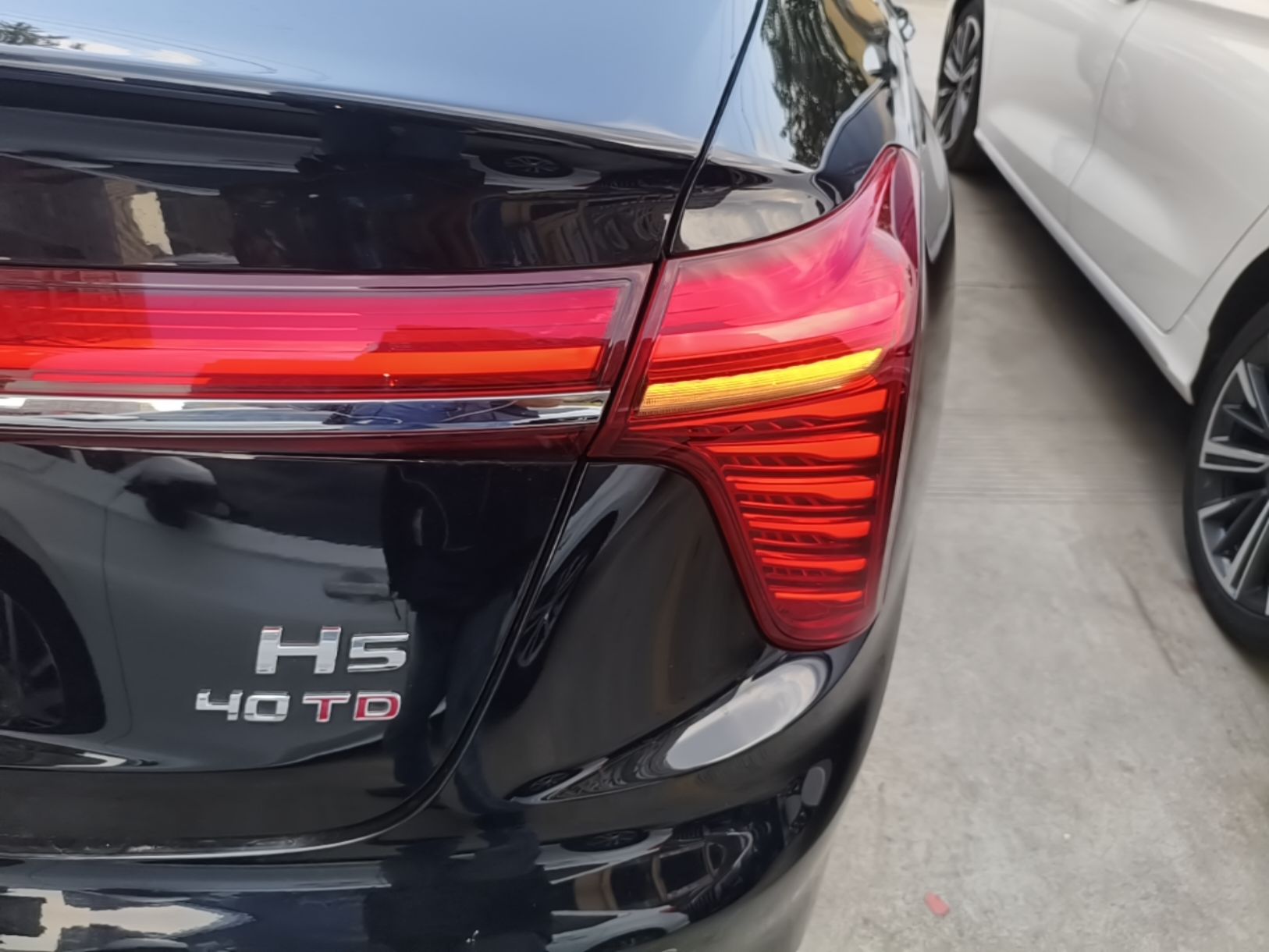 Hongqi H5 2023 2.0T Automatic Smart Connect Flagship Edition - Chinese Trim Chang — снимка 9