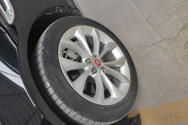 Used Jaguar XFL 2019 XFL 2.0T 250 PS Two-Wheel-Drive Luxury Edition Left Front Wheel Hub