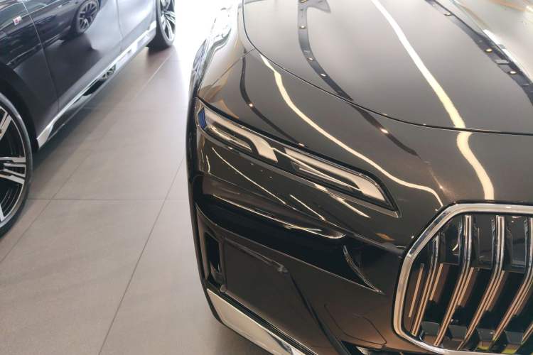 Used BMW 7 Series 2023 735Li M Sport Package Right Front Headlight