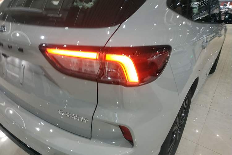 Used Ford Escape 2024 EcoBoost 245 Four-Wheel Drive ST-Line Pro Trim Exterior 3