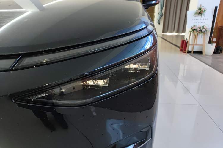 Used XPeng X9 2024 702 Ultra-Long Range Pro
