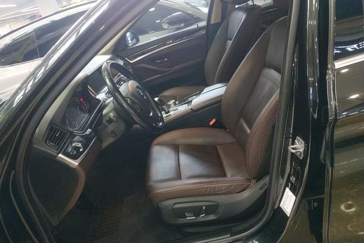 Used BMW 5 Series 2017 525Li Luxury Design Package Left Front Seat