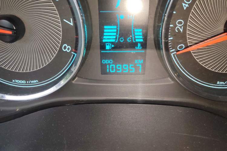 Used Chevrolet Lova RV 2016 1.5L Automatic Comfort Edition Odometer Close Up