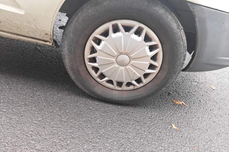 Used Ford Transit 2017 2.0T Diesel Multi-Function Commercial Vehicle Mid-Drive Mid-Roof China V Standard Right Front Wheel Hub