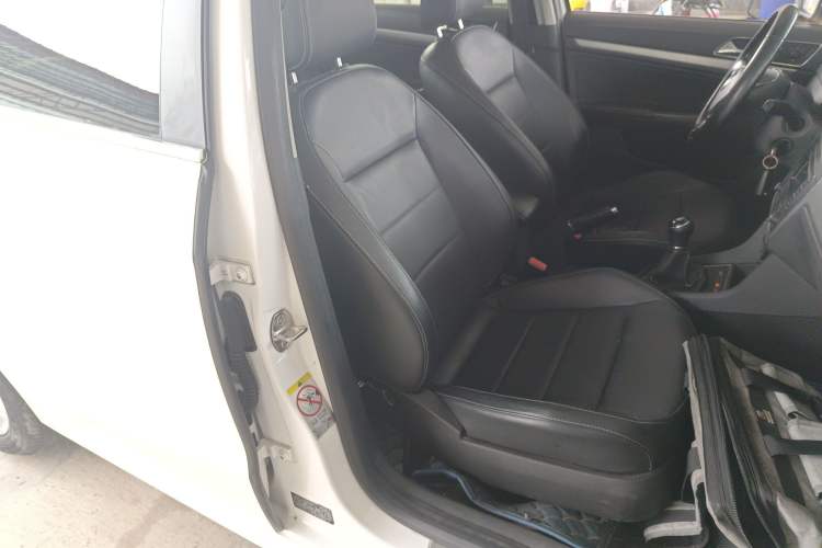 Used Volkswagen Lavida 2015 1.6L Manual Comfort Edition
