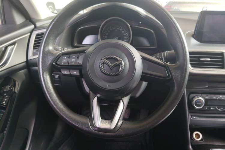 Used Mazda 3 Axela 2017 Sedan 1.5L Automatic Luxury Model Emission Standard China V
