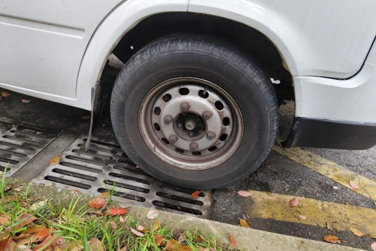 Used JMC Transit 2019 2.8T Commercial Version Short Wheelbase Mid-Roof 6-Seater China VI JX493