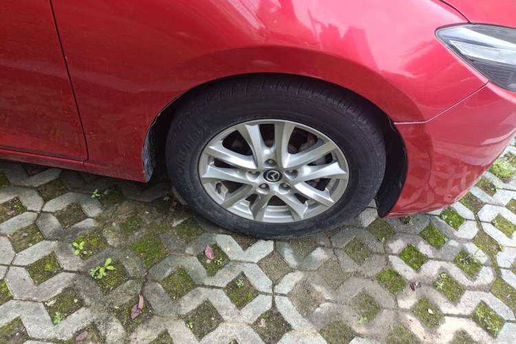 Used Mazda 3 Axela 2017 Sedan 1.5L Automatic Comfort Model China VI Standard Right Front Wheel Hub