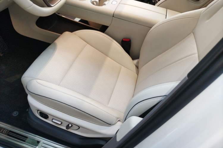 Used Li Auto i6 2025 Model Two-Wheel-Drive Standard Type
