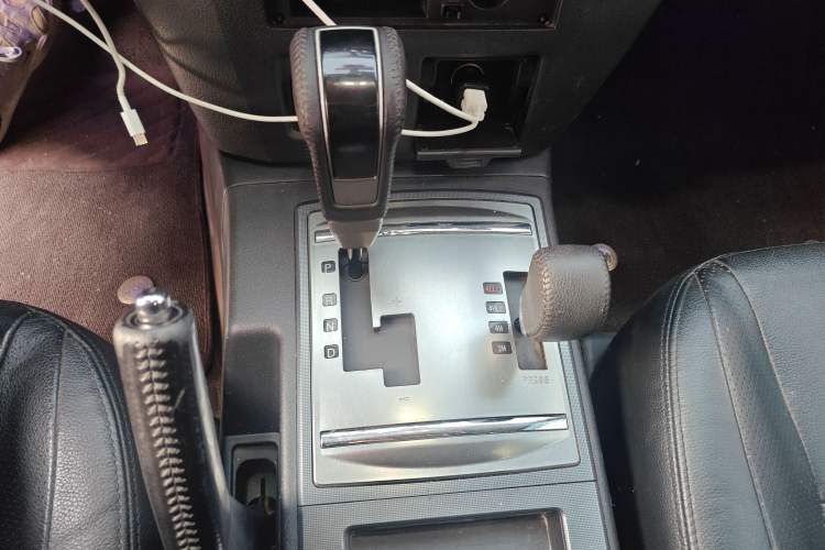 Used Mitsubishi Pajero 2014 3.0L Elite Edition Gear Lever