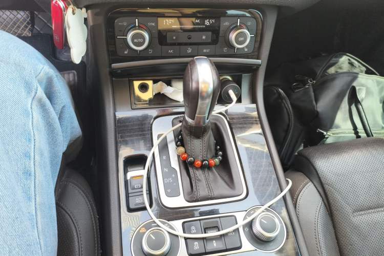 Used Volkswagen Touareg 2016 3.0 TSI High-End Version Gear Lever