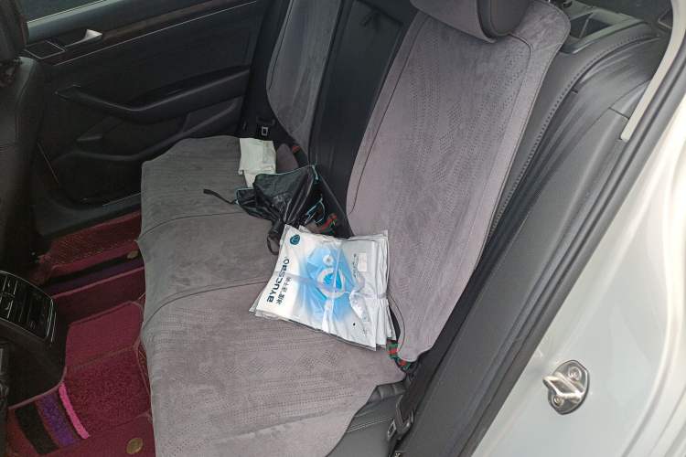 Used Volkswagen Magotan 2019 330TSI DSG Luxury Model China V Standard Left Rear Seat