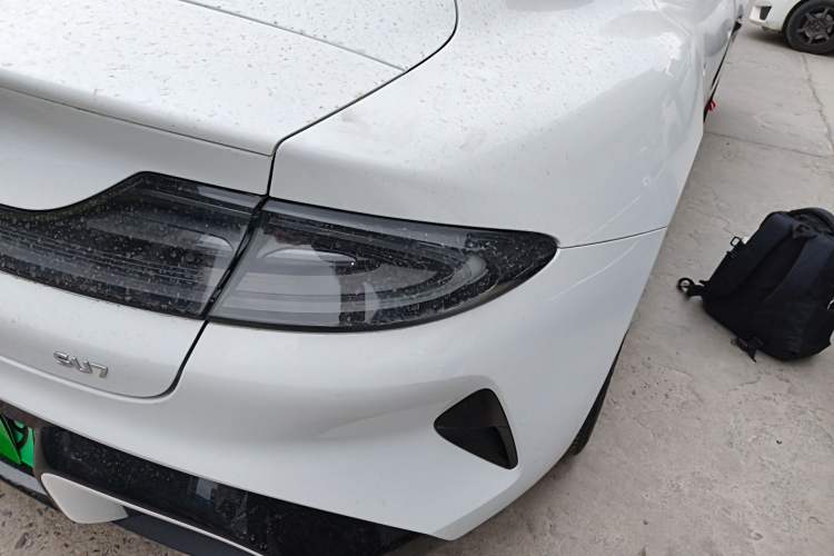 Used Xiaomi Auto SU7 2024 Rear-Drive Long-Range Intelligent Driving Version Right Rear Taillight