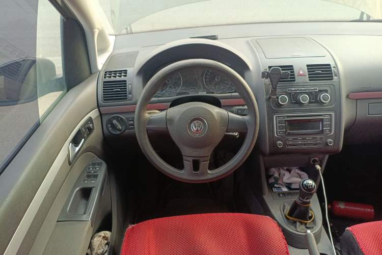 Used Volkswagen Touran 2015 1.4T Manual Fashion Edition 5-Seater Steering Wheel