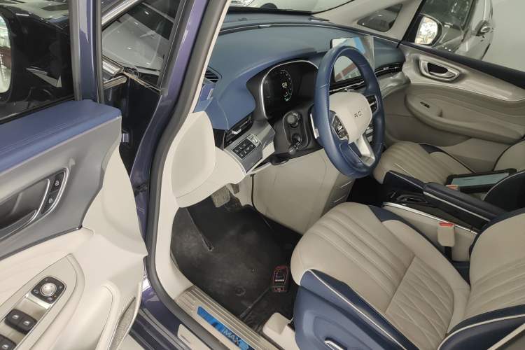 Used Roewe iMAX8 2022 400TGI Prestige Edition
