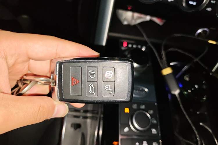 Used Land Rover Discovery 2018 3.0 SC V6 HSE Vehicle Key