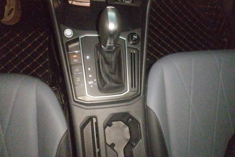 Used Volkswagen Lavida 2024 1.5L Automatic Starry Sky 5 Million Edition Gear Lever