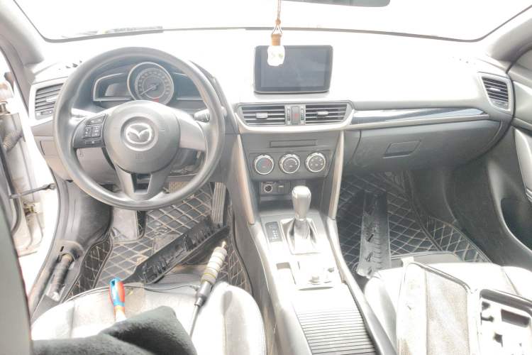 Used Mazda CX-4 2016 2.0L Automatic 2WD Blue Sky Dynamic Edition Center Console