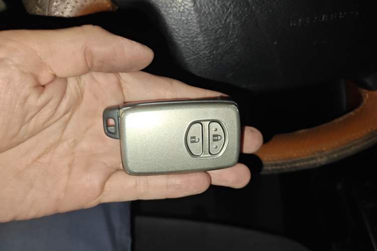 Used Toyota Land Cruiser 2015 4.0L V6 Middle East Low-Trim Version
