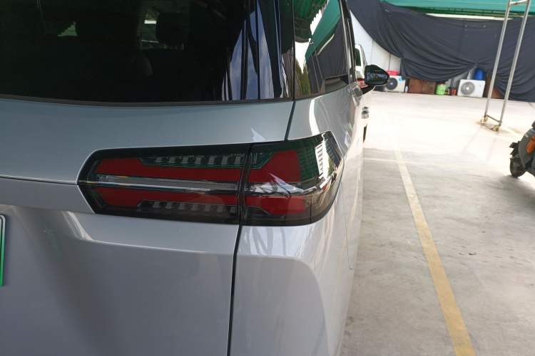 Used Wuling Wuling Starlight 730 2025 Model Plug-in Hybrid 125km Luxury Edition