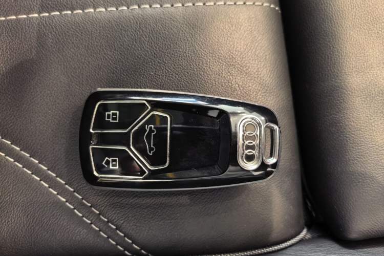 Used Audi Q5L 2022 Updated 45T Luxury Dynamic Version Vehicle Key