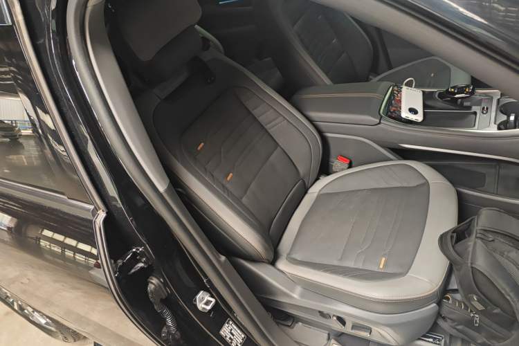 Used Ford Edge 2023 Ford Explorer L 2.0T EcoBoost Four-Wheel Drive 7-Seater Supreme Model Right Front Seat