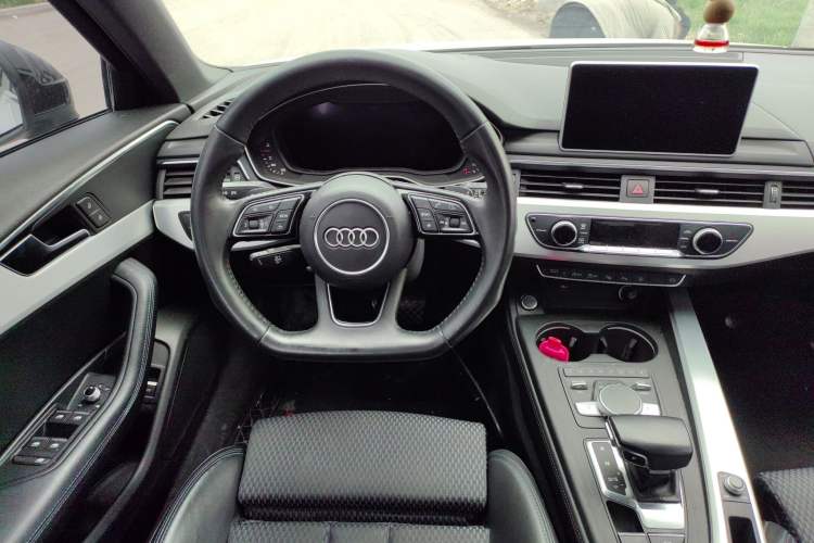 Used Audi A4L 2019 45 TFSI quattro Sport model China VI standard