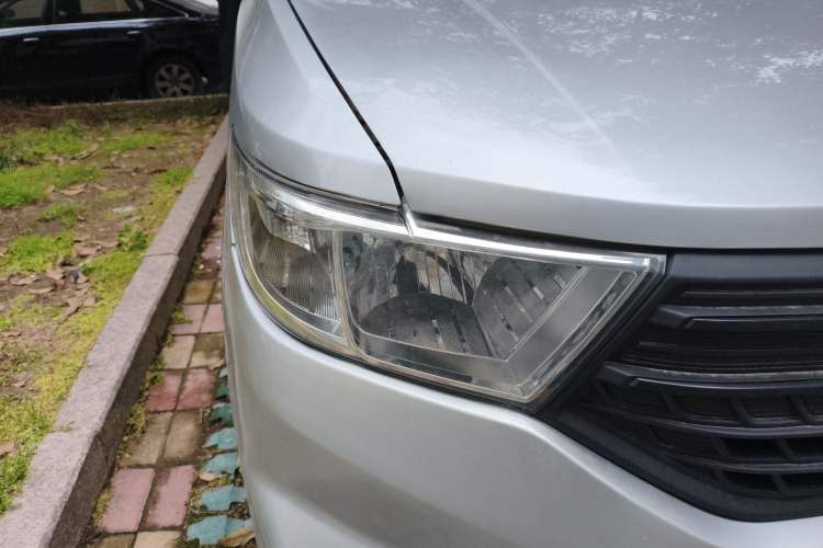 Used Wuling Hongguang V 2019 1.5L Jingqu Edition Sealed-Window Vehicle China VI LAR
