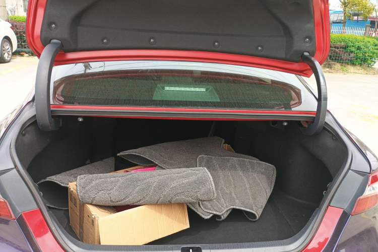 Used Toyota Camry 2019 2.0S FENGSHANG Version China VI Standard Trunk