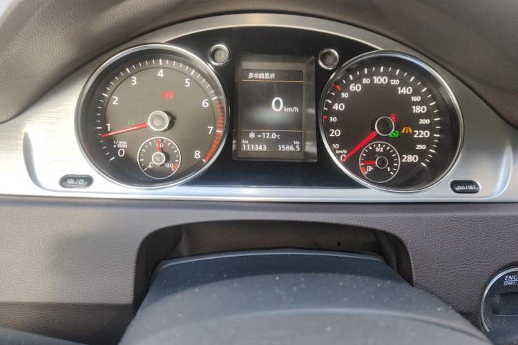 Used Volkswagen FAW-Volkswagen CC 2015 2.0 TSI Ultimate Model Odometer Close Up